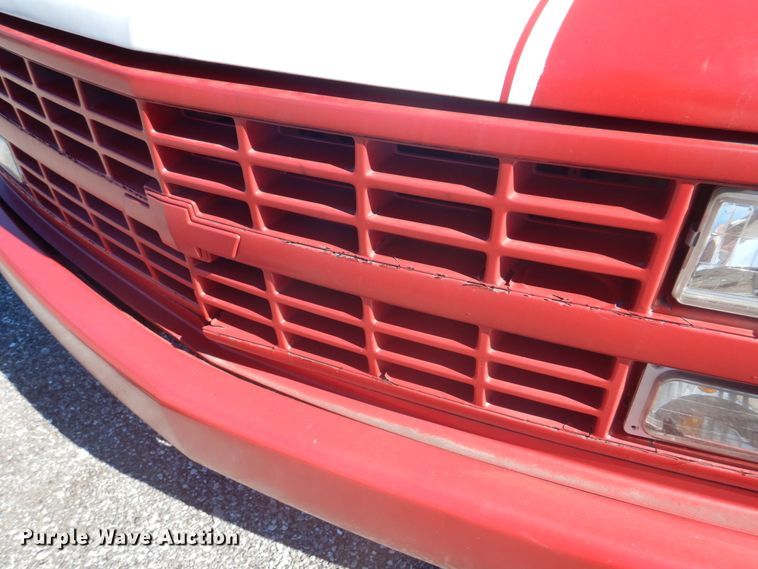 image for item IM9501 1989 Chevrolet 1500  pickup truck