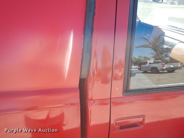 image for item IM9501 1989 Chevrolet 1500  pickup truck