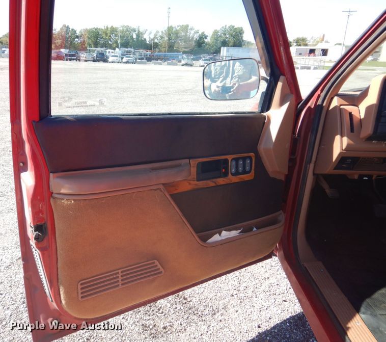 image for item IM9501 1989 Chevrolet 1500  pickup truck