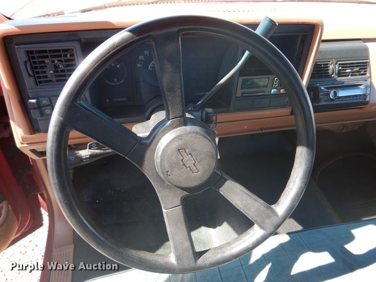 image for item IM9501 1989 Chevrolet 1500  pickup truck