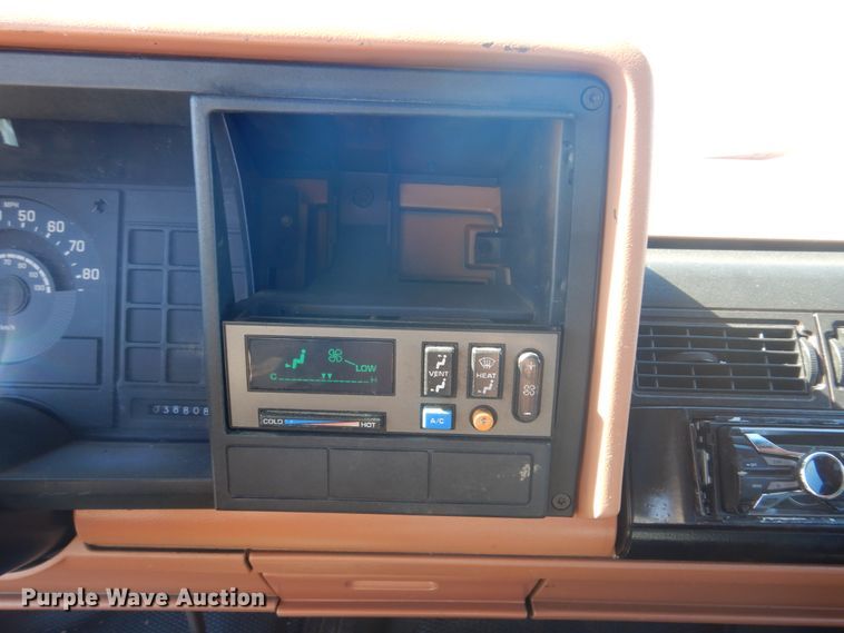 image for item IM9501 1989 Chevrolet 1500  pickup truck