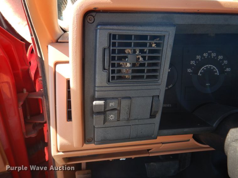 image for item IM9501 1989 Chevrolet 1500  pickup truck