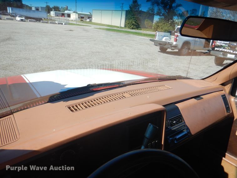 image for item IM9501 1989 Chevrolet 1500  pickup truck