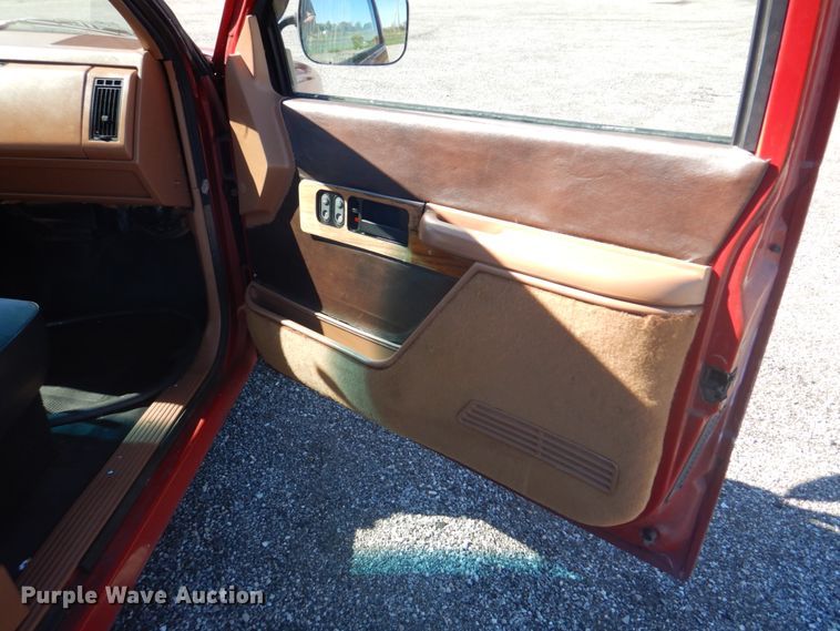 image for item IM9501 1989 Chevrolet 1500  pickup truck