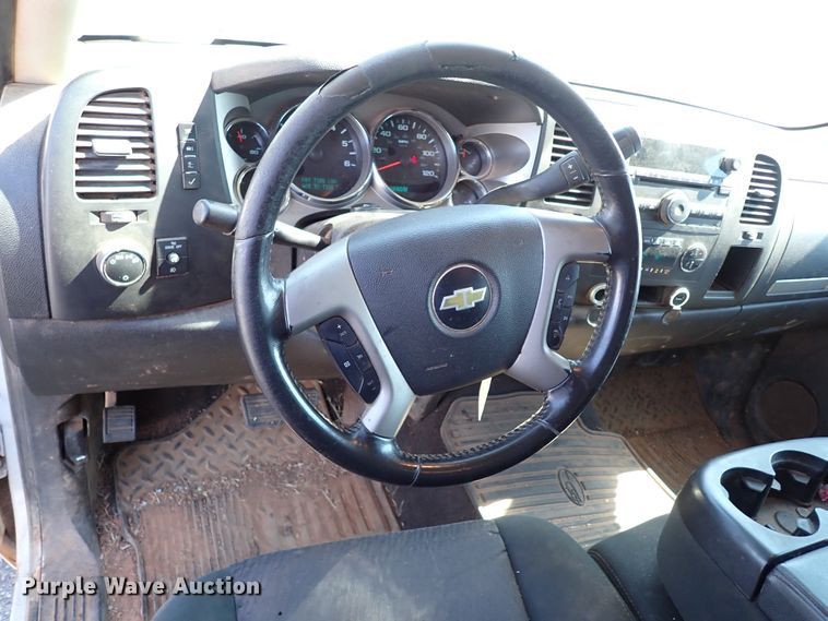 image for item IN9732 2012 Chevrolet Silverado 1500  Ext. Cab pickup truck