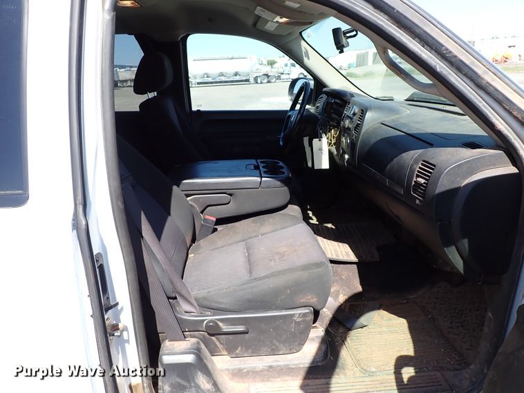 image for item IN9732 2012 Chevrolet Silverado 1500  Ext. Cab pickup truck