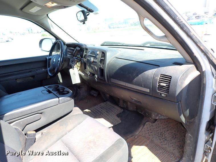 image for item IN9732 2012 Chevrolet Silverado 1500  Ext. Cab pickup truck