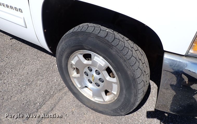 image for item IN9732 2012 Chevrolet Silverado 1500  Ext. Cab pickup truck