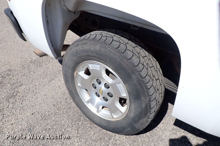 image for item IN9732 2012 Chevrolet Silverado 1500  Ext. Cab pickup truck