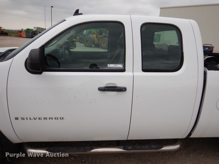 image for item IN9890 2009 Chevrolet Silverado 1500  Ext. Cab pickup truck