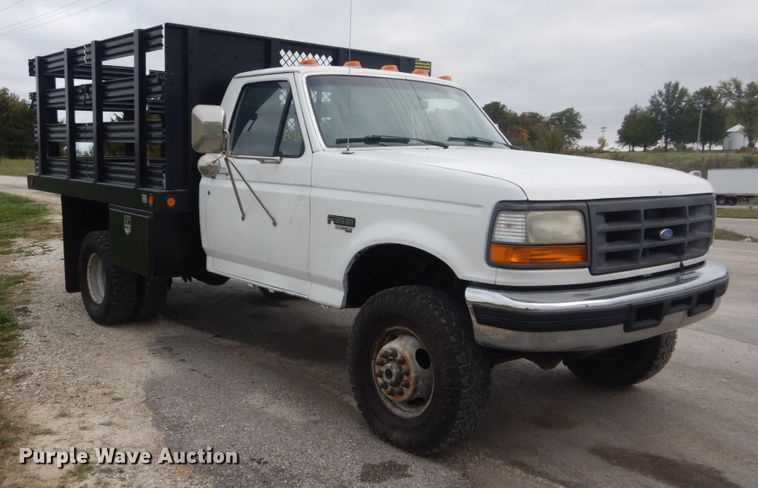 image for item JF9996 1997 Ford F450 Super Duty  flatbed truck