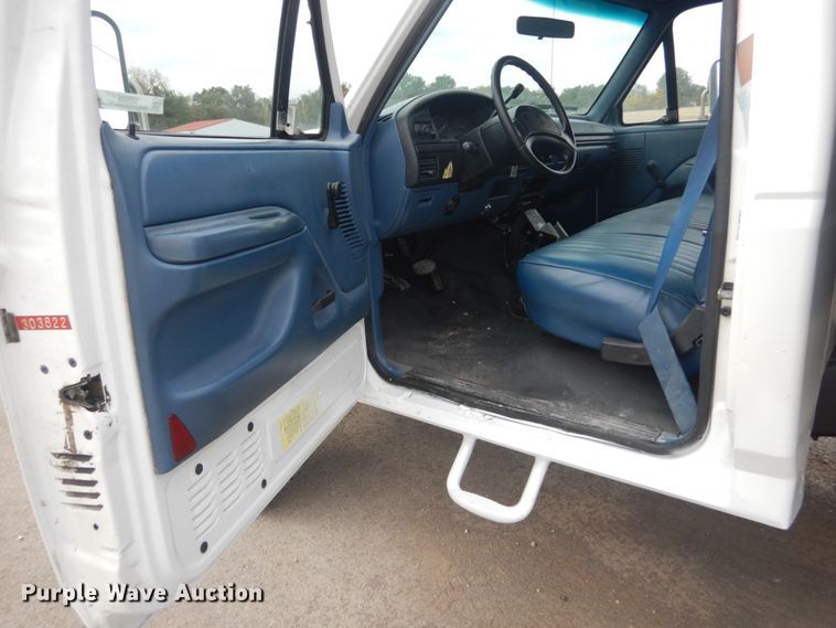 image for item JF9996 1997 Ford F450 Super Duty  flatbed truck