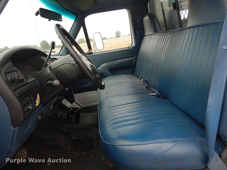 image for item JF9996 1997 Ford F450 Super Duty  flatbed truck