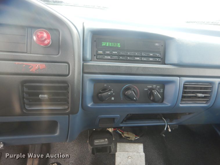 image for item JF9996 1997 Ford F450 Super Duty  flatbed truck