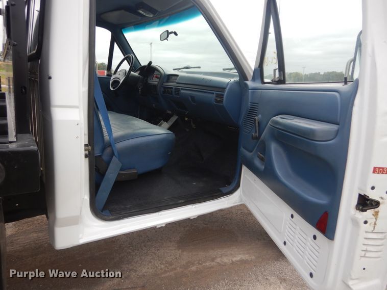 image for item JF9996 1997 Ford F450 Super Duty  flatbed truck