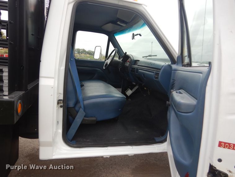 image for item JF9996 1997 Ford F450 Super Duty  flatbed truck