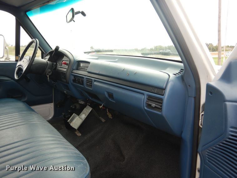 image for item JF9996 1997 Ford F450 Super Duty  flatbed truck