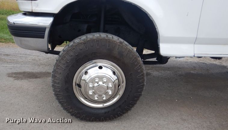 image for item JF9996 1997 Ford F450 Super Duty  flatbed truck