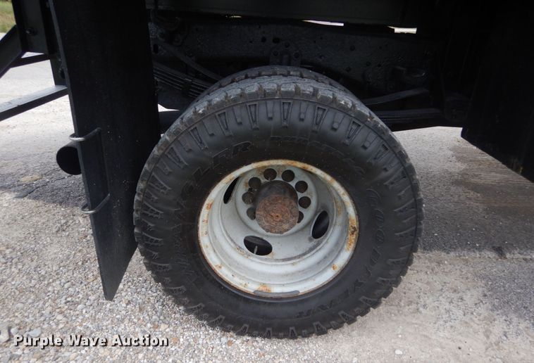 image for item JF9996 1997 Ford F450 Super Duty  flatbed truck