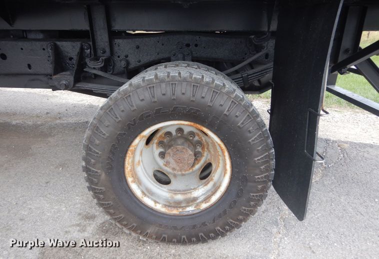 image for item JF9996 1997 Ford F450 Super Duty  flatbed truck