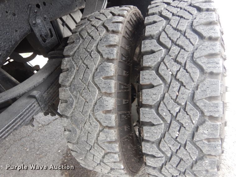 image for item JF9996 1997 Ford F450 Super Duty  flatbed truck