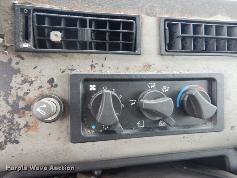 image for item JG9007 2001 Freightliner FL80  box truck