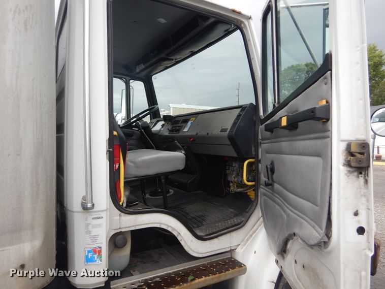 image for item JG9007 2001 Freightliner FL80  box truck