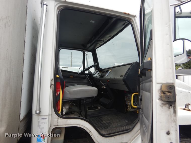 image for item JG9007 2001 Freightliner FL80  box truck