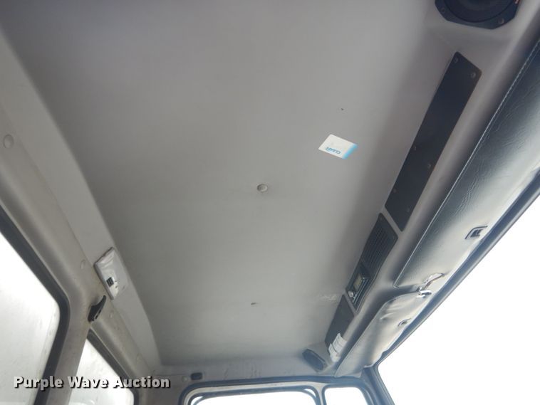 image for item JG9007 2001 Freightliner FL80  box truck