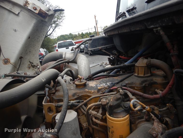 image for item JG9007 2001 Freightliner FL80  box truck