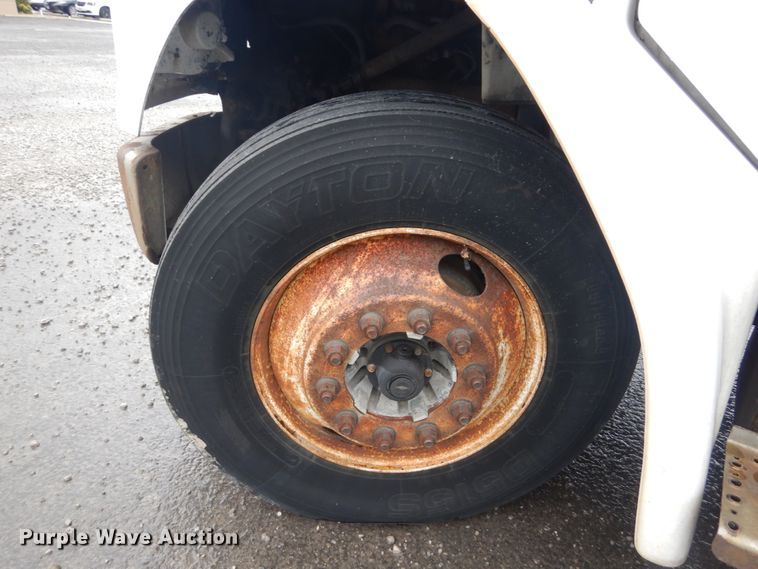 image for item JG9007 2001 Freightliner FL80  box truck