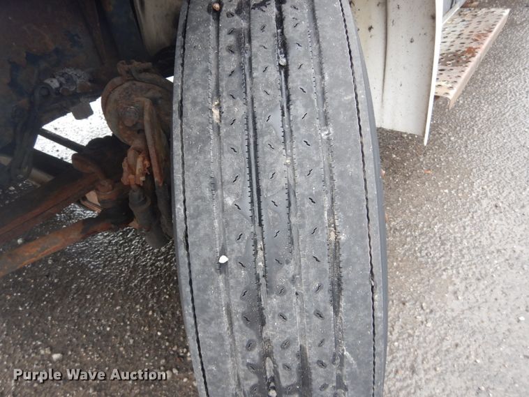 image for item JG9007 2001 Freightliner FL80  box truck