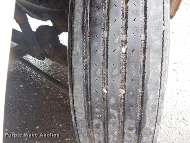 image for item JG9007 2001 Freightliner FL80  box truck