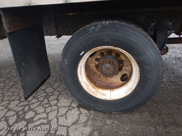 image for item JG9007 2001 Freightliner FL80  box truck