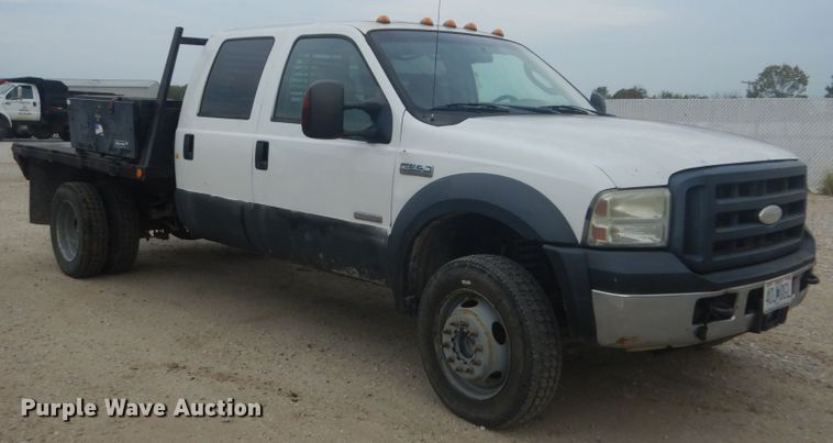 image for item JG9010 2005 Ford F550 Super Duty XLT  Crew Cab flatbed truck