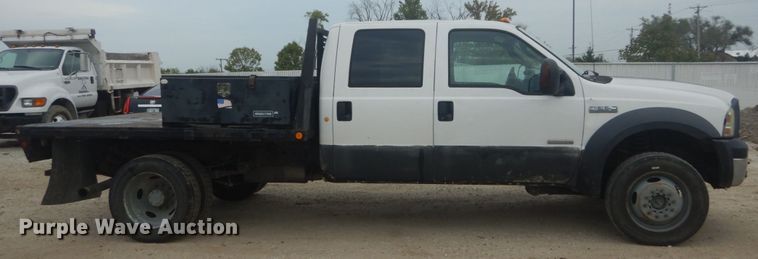 image for item JG9010 2005 Ford F550 Super Duty XLT  Crew Cab flatbed truck