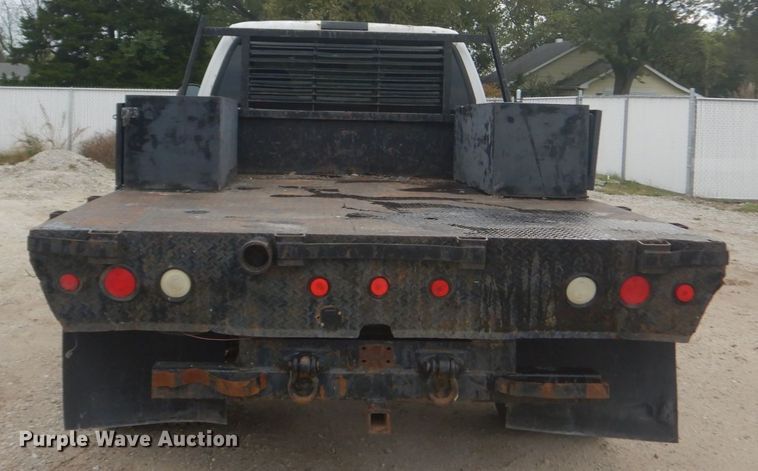 image for item JG9010 2005 Ford F550 Super Duty XLT  Crew Cab flatbed truck