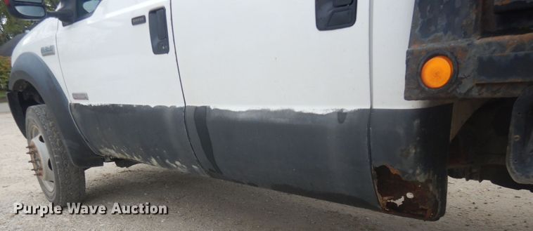 image for item JG9010 2005 Ford F550 Super Duty XLT  Crew Cab flatbed truck
