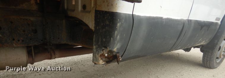 image for item JG9010 2005 Ford F550 Super Duty XLT  Crew Cab flatbed truck