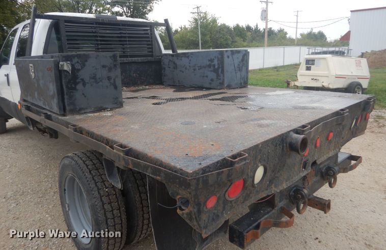 image for item JG9010 2005 Ford F550 Super Duty XLT  Crew Cab flatbed truck