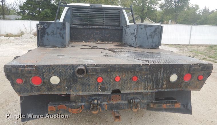 image for item JG9010 2005 Ford F550 Super Duty XLT  Crew Cab flatbed truck