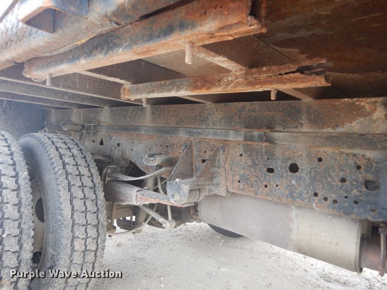 image for item JG9010 2005 Ford F550 Super Duty XLT  Crew Cab flatbed truck