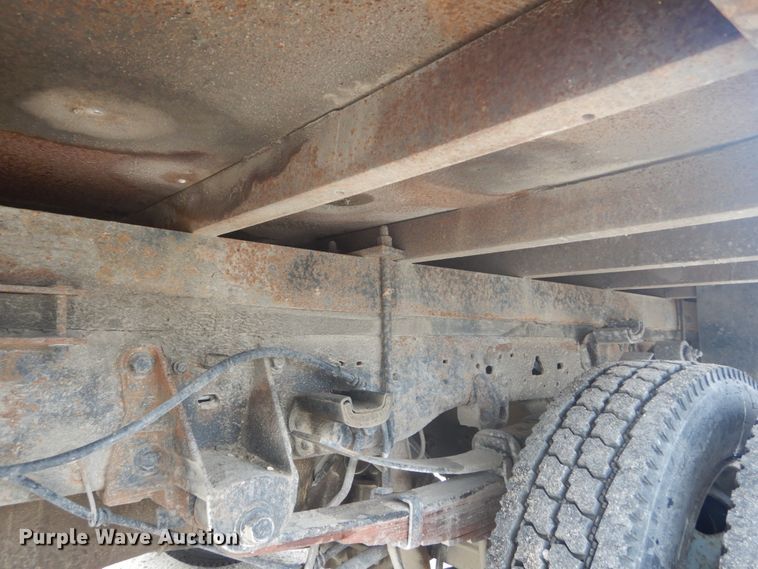 image for item JG9010 2005 Ford F550 Super Duty XLT  Crew Cab flatbed truck