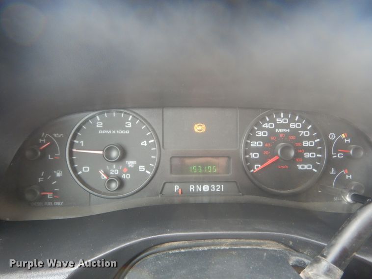 image for item JG9010 2005 Ford F550 Super Duty XLT  Crew Cab flatbed truck