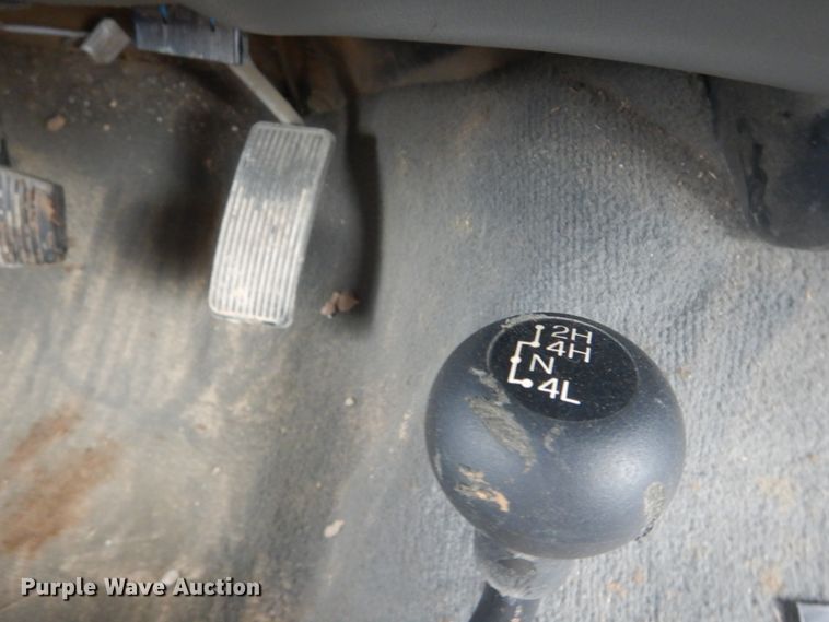 image for item JG9010 2005 Ford F550 Super Duty XLT  Crew Cab flatbed truck