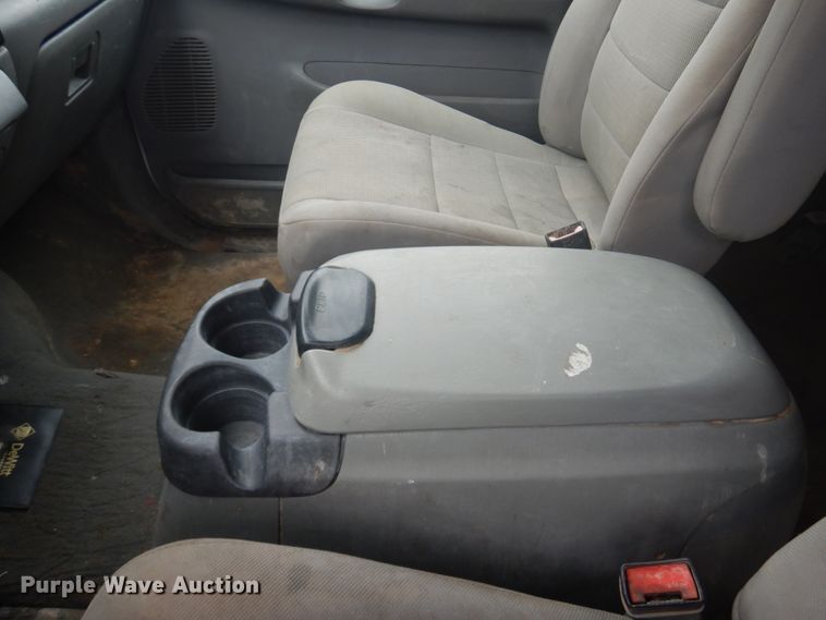 image for item JG9010 2005 Ford F550 Super Duty XLT  Crew Cab flatbed truck