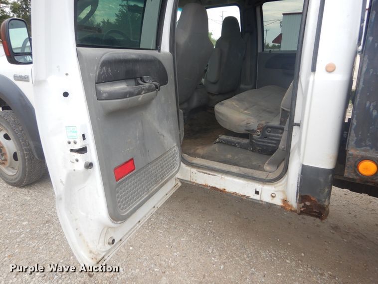 image for item JG9010 2005 Ford F550 Super Duty XLT  Crew Cab flatbed truck