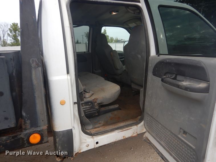 image for item JG9010 2005 Ford F550 Super Duty XLT  Crew Cab flatbed truck