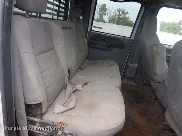 image for item JG9010 2005 Ford F550 Super Duty XLT  Crew Cab flatbed truck