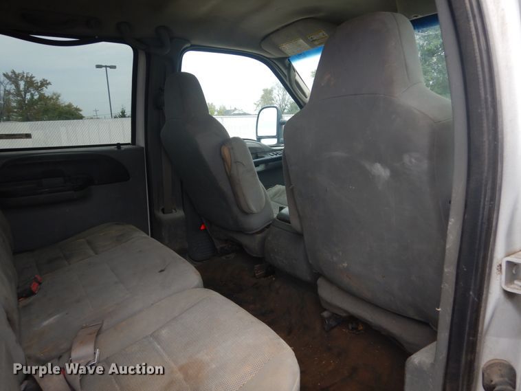 image for item JG9010 2005 Ford F550 Super Duty XLT  Crew Cab flatbed truck